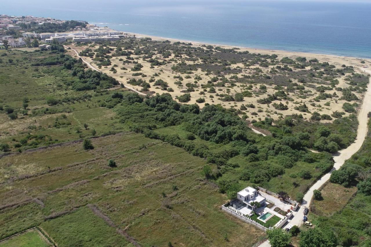 Flamingo - 4 Bedrooms - Private Pool - Next To Renowned Issos & Korission Villa Linia