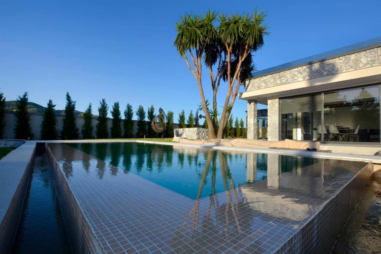 Flamingo - 4 Bedrooms - Private Pool - Next To Renowned Issos & Korission Villa